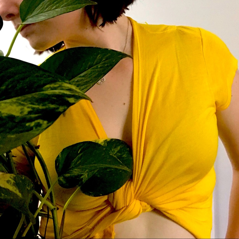 Yellow sweater/shirt 💛⭐️🌻